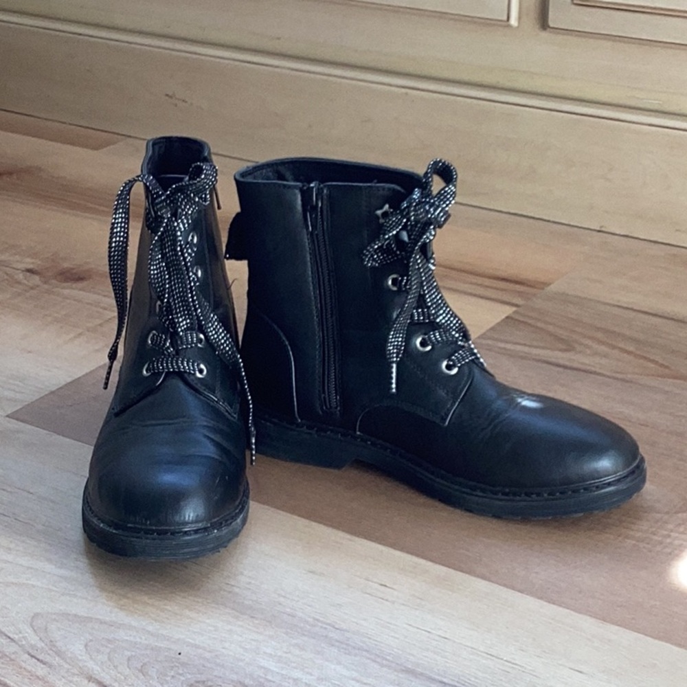 SO Teagan Black Combat Boots | girls 5 | winter fall ankle boot casual military